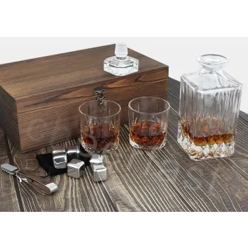 Zestaw do whisky z karafką i grawerem – Idealny prezent dla mężczyzny