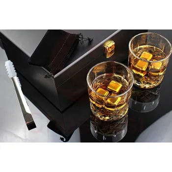 Zestaw do Whisky z Grawerem – Personalizowany Prezent z Szklankami i Kostkami – Idealny na Urodziny i Okazje
