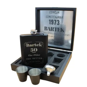 Elegancka Piersiówka z Grawerem – Idealny Zestaw Prezentowy na Urodziny i Jubileusze